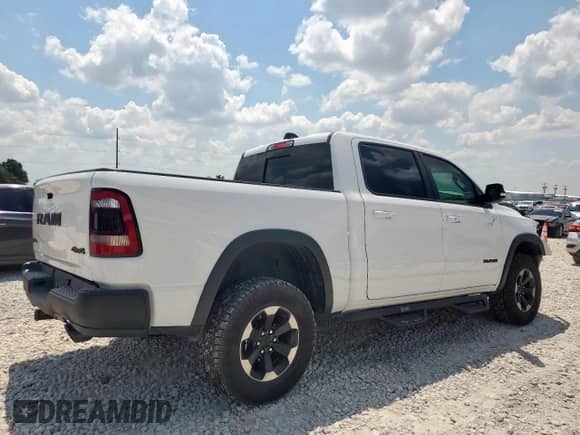 2020 Ram 1500 Rebel z VIN 1C6SRFLM5LN364977, wystawiony jako Copart lot #70115965 z przebiegiem 96 631 mil mil oraz Szkoda całkowita • Salvage title. Historia ofert i sprzedaży dostępna na DreamBid. Obrazek 3.