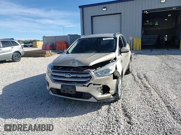 ✅ 2017 Ford Escape SE • VIN: 1FMCU9GD4HUA86783 • Lot: 89681645. Wystawiony na Copart z przebiegiem 132 467 mil. Bezpłatny archiwum sprzedaży aukcyjnych z USA i szczegółowy raport historii pojazdu na DreamBid. Zdjęcie 15.