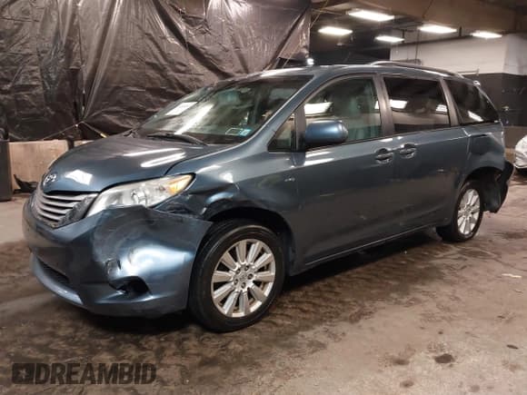 ✅ 2017 Toyota Sienna XLE • VIN: 5TDDZ3DC5HS164964 • Lot: 41516182. Listed on IAAI with 62,287 mi. Free auction sales archive from the USA and detailed vehicle history report at DreamBid. Image 17.