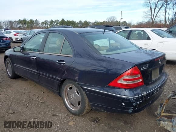 ✅ 2001 Mercedes-Benz C 320 • VIN: WDBRF64JX1F076513 • Lot: 43872207. Wystawiony na IAAI z przebiegiem 134 609 mil. Bezpłatny archiwum sprzedaży aukcyjnych z USA i szczegółowy raport historii pojazdu na DreamBid. Zdjęcie 3.