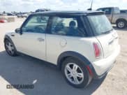 ✅ 2006 MINI Hardtop • VIN: WMWRC33516TK16824 • Lot: 43382472. Wystawiony na IAAI z przebiegiem 119 945 mil. Bezpłatny archiwum sprzedaży aukcyjnych z USA i szczegółowy raport historii pojazdu na DreamBid. Zdjęcie 3.
