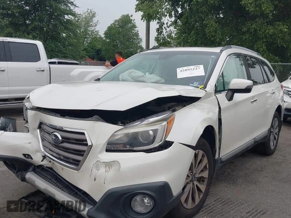 ✅ 2017 Subaru Outback Touring • VIN: 4S4BSETC2H3341332 • Lot: 42895227. Listed on IAAI with 101,057 mi. Free auction sales archive from the USA and detailed vehicle history report at DreamBid. Image 17.