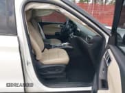 ✅ 2020 Ford Explorer XLT • VIN: 1FMSK7DH5LGB11209 • Lot: 41784324. Wystawiony na IAAI z przebiegiem 26 240 mil. Bezpłatny archiwum sprzedaży aukcyjnych z USA i szczegółowy raport historii pojazdu na DreamBid. Zdjęcie 5.