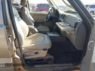 ✅ 2004 Jeep Liberty Limited • VIN: 1J8GL58K34W315119 • Lot: 43541026. Wystawiony na IAAI z przebiegiem 199 552 mil. Bezpłatny archiwum sprzedaży aukcyjnych z USA i szczegółowy raport historii pojazdu na DreamBid. Zdjęcie 5.