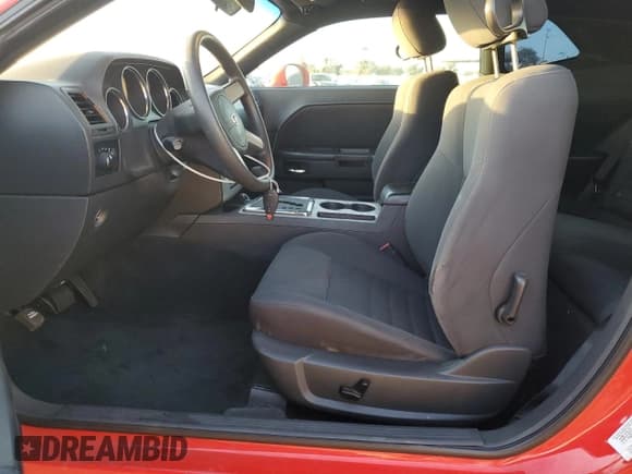 ✅ 2010 Dodge Challenger SE • VIN: 2B3CJ4DV4AH184414 • Lot: 85523464. Wystawiony na Copart z przebiegiem 163 823 mil. Bezpłatny archiwum sprzedaży aukcyjnych z USA i szczegółowy raport historii pojazdu na DreamBid. Zdjęcie 7.