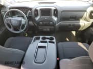 ✅ 2021 Chevrolet Silverado 1500 Custom Trail Boss • VIN: 3GCPYCEL2MG351621 • Lot: 62600554. Wystawiony na Copart z przebiegiem 39 388 mil. Bezpłatny archiwum sprzedaży aukcyjnych z USA i szczegółowy raport historii pojazdu na DreamBid. Zdjęcie 8.