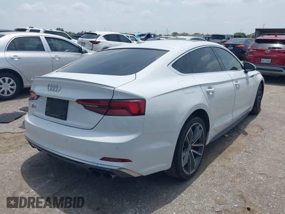 ✅ 2018 Audi S5 Sportback Prestige • VIN: WAUC4CF56JA059634 • Lot: 42562770. Wystawiony na IAAI z przebiegiem 61 320 mil. Bezpłatny archiwum sprzedaży aukcyjnych z USA i szczegółowy raport historii pojazdu na DreamBid. Zdjęcie 4.