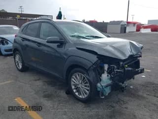 ✅ 2020 Hyundai Kona SEL • VIN: KM8K22AA8LU413279 • Лот: 43436266. Опубликован ранее на IAAI с пробегом Не указан. Бесплатный доступ к архиву аукционных продаж из США и подробный отчёт об истории автомобиля на DreamBid. Изображение 1.