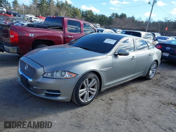 ✅ 2012 Jaguar XJ • VIN: SAJXA2GB5CLV23999 • Лот: 41881879. Опубликован ранее на IAAI с пробегом 72 756 миль. Бесплатный доступ к архиву аукционных продаж из США и подробный отчёт об истории автомобиля на DreamBid. Изображение 2.