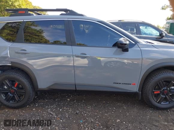 ✅ 2025 Nissan Rogue SV • VIN: 5N1BT3BB1SC822853 • Lot: 43271598. Listed on IAAI with 1,752 mi. Free auction sales archive from the USA and detailed vehicle history report at DreamBid. Image 14.