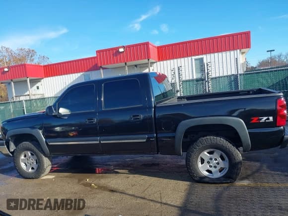 ✅ 2004 Chevrolet Silverado 1500 Z71 • VIN: 2GCEK13T441379543 • Lot: 43700681. Wystawiony na IAAI z przebiegiem 218 175 mil. Bezpłatny archiwum sprzedaży aukcyjnych z USA i szczegółowy raport historii pojazdu na DreamBid. Zdjęcie 15.