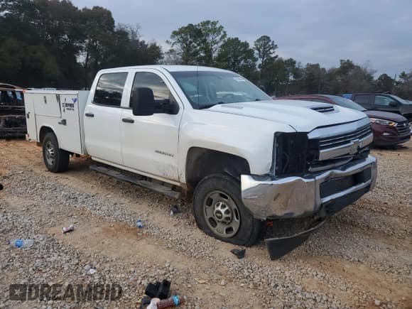 ✅ 2018 Chevrolet Silverado 1500 • VIN: 1GB1CUEY4JF106665 • Лот: 42390645. Опубликован ранее на Copart с пробегом 206 295 миль. Бесплатный доступ к архиву аукционных продаж из США и подробный отчёт об истории автомобиля на DreamBid. Изображение 4.