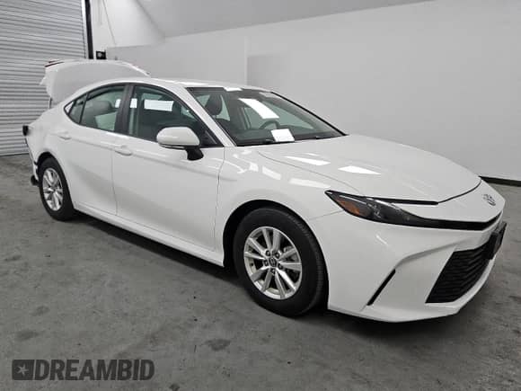 2025 Toyota Camry LE with VIN 4T1DAACKXSU001360, listed as a Copart auction lot 85889365 with 28,029 mi miles and Salvage title. Bid and sale history available at DreamBid. Image 4.