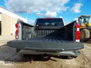 ✅ 2025 Chevrolet Silverado 1500 Custom • VIN: 1GCRABEK6SZ112939 • Lot: 43490888. Wystawiony na IAAI z przebiegiem 33 522 mil. Bezpłatny archiwum sprzedaży aukcyjnych z USA i szczegółowy raport historii pojazdu na DreamBid. Zdjęcie 17.