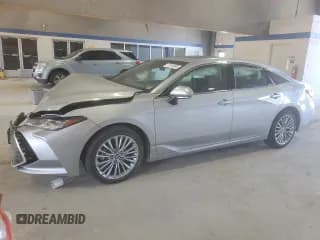✅ 2022 Toyota Avalon Limited • VIN: 4T1DZ1FB6NU072175 • Лот: 71617305. Опубликован ранее на Copart с пробегом Не указан. Бесплатный доступ к архиву аукционных продаж из США и подробный отчёт об истории автомобиля на DreamBid. Изображение 1.