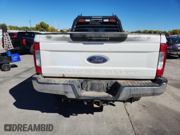 ✅ 2017 Ford F-350 Lariat • VIN: 1FT8X3BT6HEB58381 • Lot: 85843975. Wystawiony na Copart z przebiegiem 192 231 mil. Bezpłatny archiwum sprzedaży aukcyjnych z USA i szczegółowy raport historii pojazdu na DreamBid. Zdjęcie 6.