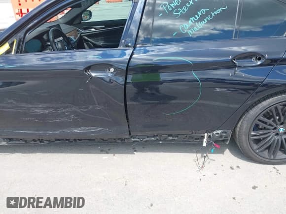 ✅ 2019 BMW 5 Series M550i xDrive • VIN: WBAJB9C51KB464591 • Lot: 43045973. Listed on IAAI with 65,749 mi. Free auction sales archive from the USA and detailed vehicle history report at DreamBid. Image 18.