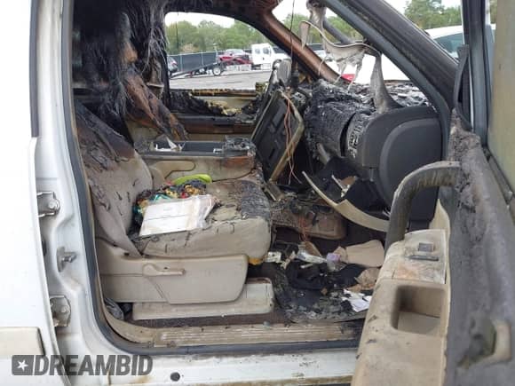 2007 Chevrolet Silverado 1500 1LT with VIN 2GCEC13C071606065, listed as a IAAI auction lot 43308425 with Not provided miles and . Bid and sale history available at DreamBid. Image 5.