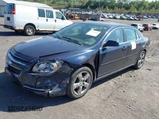 2011 Chevrolet Malibu 2LT z VIN 1G1ZD5E19BF150627, wystawiony jako IAAI lot #43241165 z przebiegiem 114 370 mil mil oraz . Historia ofert i sprzedaży dostępna na DreamBid. Obrazek 2.