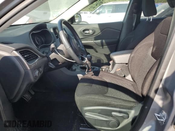 ✅ 2020 Jeep Cherokee Latitude • VIN: 1C4PJMCB1LD570750 • Lot: 71855725. Listed on Copart with Not provided. Free auction sales archive from the USA and detailed vehicle history report at DreamBid. Image 7.