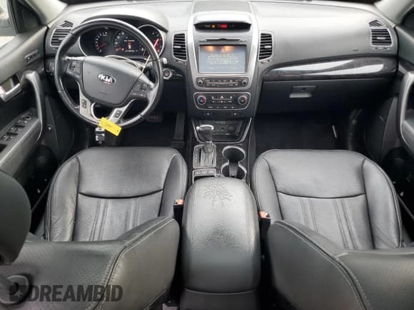 ✅ 2014 Kia Sorento EX • VIN: 5XYKUDA75EG532684 • Lot: 84022365. Wystawiony na Copart z przebiegiem 158 479 mil. Bezpłatny archiwum sprzedaży aukcyjnych z USA i szczegółowy raport historii pojazdu na DreamBid. Zdjęcie 8.