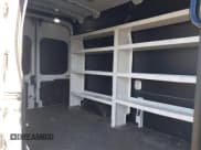 ✅ 2020 Ford Transit Cargo • VIN: 1FTBR1X88LKB42413 • Lot: 42008866. Wystawiony na IAAI z przebiegiem 77 665 mil. Bezpłatny archiwum sprzedaży aukcyjnych z USA i szczegółowy raport historii pojazdu na DreamBid. Zdjęcie 8.