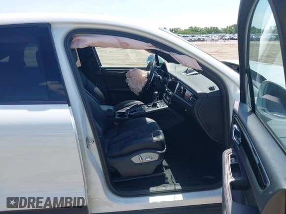 ✅ 2020 Porsche Macan • VIN: WP1AA2A51LLB08782 • Lot: 42395095. Wystawiony na IAAI z przebiegiem 43 706 mil. Bezpłatny archiwum sprzedaży aukcyjnych z USA i szczegółowy raport historii pojazdu na DreamBid. Zdjęcie 5.