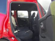 ✅ 2021 Jeep Renegade Latitude • VIN: ZACNJDBB4MPM33455 • Lot: 43762022. Wystawiony na IAAI z przebiegiem 42 868 mil. Bezpłatny archiwum sprzedaży aukcyjnych z USA i szczegółowy raport historii pojazdu na DreamBid. Zdjęcie 8.