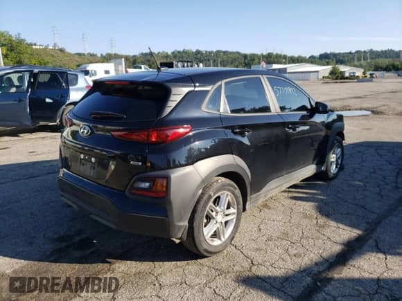 2020 Hyundai Kona SE with VIN KM8K1CAAXLU592482, listed as a Copart auction lot 57751842 with 28,783 mi miles and . Bid and sale history available at DreamBid. Image 4.