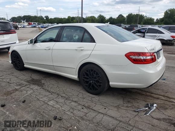 ✅ 2010 Mercedes-Benz E 350 Luxury • VIN: WDDHF8HB6AA106637 • Lot: 71112405. Listed on Copart with 144,116 mi. Free auction sales archive from the USA and detailed vehicle history report at DreamBid. Image 2.