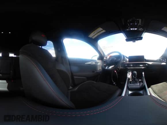 2024 Dodge Hornet GT z VIN ZACNDFAN8R3A14928, wystawiony jako IAAI lot #42387134 z przebiegiem 27 254 mil mil oraz . Historia ofert i sprzedaży dostępna na DreamBid. Obrazek 18.