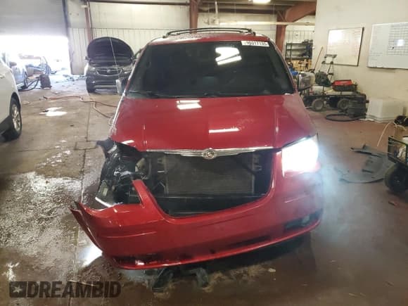 ✅ 2010 Chrysler Town & Country Touring Plus • VIN: 2A4RR8DXXAR403861 • Lot: 90017135. Wystawiony na Copart z przebiegiem 227 568 mil. Bezpłatny archiwum sprzedaży aukcyjnych z USA i szczegółowy raport historii pojazdu na DreamBid. Zdjęcie 5.