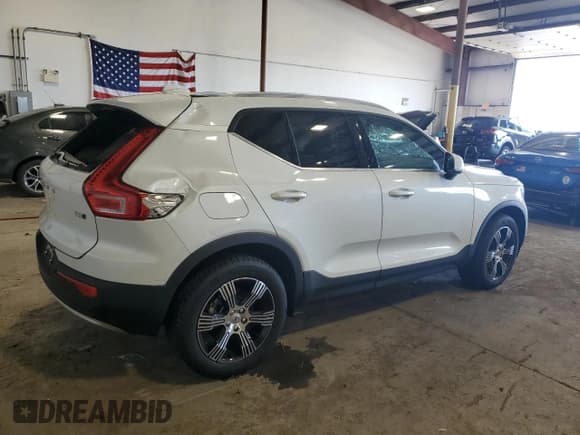 ✅ 2022 Volvo XC40 Inscription • VIN: YV4162UL1N2703117 • Lot: 61268913. Listed on Copart with 14,404 mi. Free auction sales archive from the USA and detailed vehicle history report at DreamBid. Image 3.
