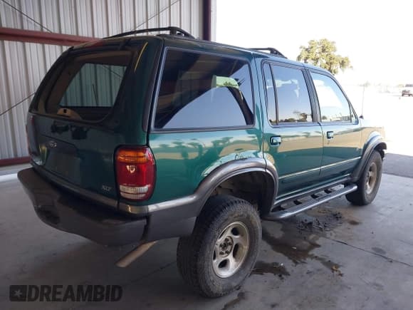 ✅ 1999 Ford Explorer XLT • VIN: 1FMZU34E5XZB99275 • Lot: 42293675. Wystawiony na IAAI z przebiegiem 249 541 mil. Bezpłatny archiwum sprzedaży aukcyjnych z USA i szczegółowy raport historii pojazdu na DreamBid. Zdjęcie 4.