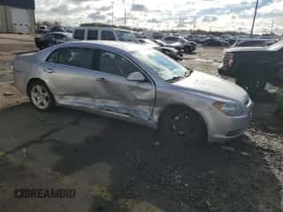 2011 Chevrolet Malibu 1LS z VIN 1G1ZB5E13BF130055, wystawiony jako Copart lot #82730765 z przebiegiem 131 254 mil mil oraz Czysty tytuł • Clean title. Historia ofert i sprzedaży dostępna na DreamBid. Obrazek 4.