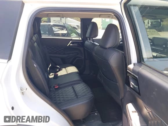 ✅ 2022 Mitsubishi Outlander SEL • VIN: JA4J4VA81NZ017929 • Lot: 42173031. Wystawiony na IAAI z przebiegiem 78 933 mil. Bezpłatny archiwum sprzedaży aukcyjnych z USA i szczegółowy raport historii pojazdu na DreamBid. Zdjęcie 8.