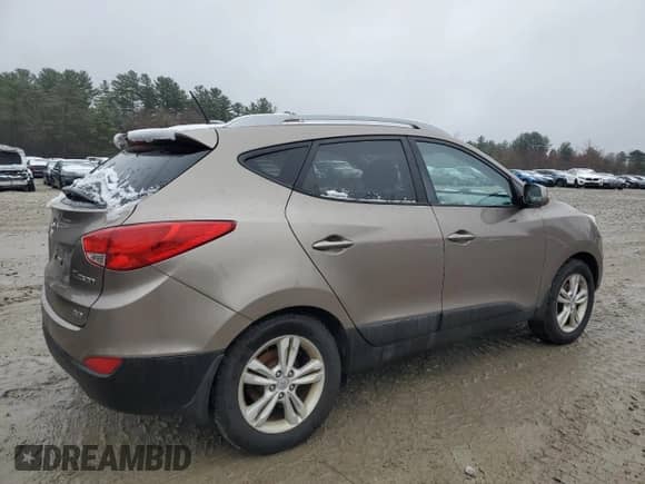 ✅ 2010 Hyundai Tucson GLS • VIN: KM8JUCAC8AU061105 • Lot: 52036975. Wystawiony na Copart z przebiegiem 141 902 mil mil. Skorzystaj z bezpłatnego archiwum sprzedaży aukcyjnych z USA i zobacz szczegółowy raport historii pojazdu na DreamBid. Zdjęcie 3.