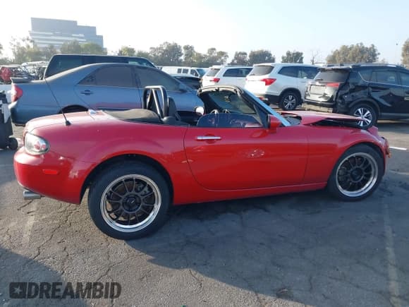 ✅ 2006 Mazda MX-5 Miata Touring • VIN: JM1NC25F360102939 • Lot: 41194656. Wystawiony na IAAI z przebiegiem 83 592 mil. Bezpłatny archiwum sprzedaży aukcyjnych z USA i szczegółowy raport historii pojazdu na DreamBid. Zdjęcie 13.