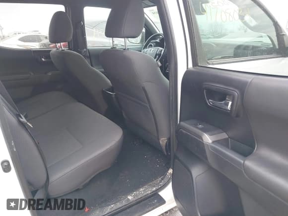 ✅ 2018 Toyota Tacoma SR5 • VIN: 3TMDZ5BN9JM051105 • Lot: 41708034. Wystawiony na IAAI z przebiegiem 98 000 mil. Bezpłatny archiwum sprzedaży aukcyjnych z USA i szczegółowy raport historii pojazdu na DreamBid. Zdjęcie 8.