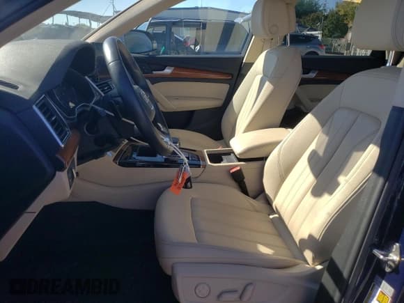 ✅ 2023 Audi Q5 Premium • VIN: WA1ABAFY3P2183985 • Lot: 82634905. Wystawiony na Copart z przebiegiem 13 574 mil. Bezpłatny archiwum sprzedaży aukcyjnych z USA i szczegółowy raport historii pojazdu na DreamBid. Zdjęcie 7.