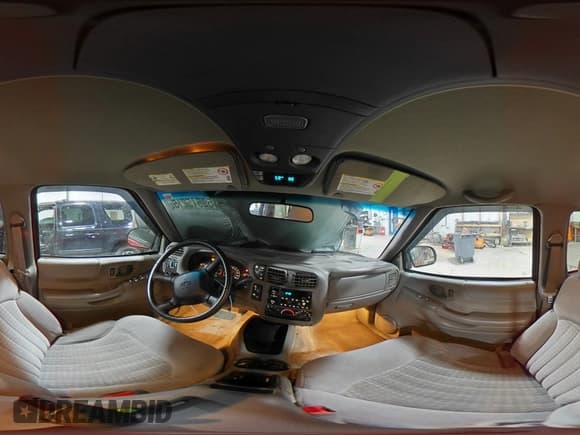 ✅ 2002 Chevrolet Blazer LS • VIN: 1GNDT13W62K214746 • Lot: 52515215. Wystawiony na Copart z przebiegiem 85 675 mil. Bezpłatny archiwum sprzedaży aukcyjnych z USA i szczegółowy raport historii pojazdu na DreamBid. Zdjęcie 13.