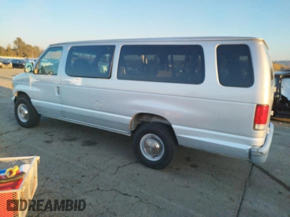 ✅ 1999 Ford Econoline Passenger XL • VIN: 1FBSS31L6XHC07800 • Lot: 83122494. Listed on Copart with 96,238 mi. Free auction sales archive from the USA and detailed vehicle history report at DreamBid. Image 2.
