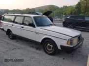 ✅ 1986 Volvo 240 DL • VIN: YV1AX8859G1712634 • Lot: 42478293. Listed on IAAI with 238,118 mi. Free auction sales archive from the USA and detailed vehicle history report at DreamBid. Image 1.