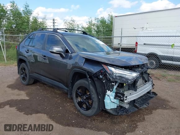 ✅ 2023 Toyota RAV4 XLE • VIN: 2T3W1RFV2PC250927 • Лот: 43544246. Опубликован ранее на IAAI с пробегом 27 978 миль. Бесплатный доступ к архиву аукционных продаж из США и подробный отчёт об истории автомобиля на DreamBid. Изображение 1.