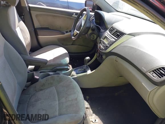 ✅ 2013 Hyundai Accent GLS • VIN: KMHCT4AE2DU339780 • Lot: 42051623. Wystawiony na IAAI z przebiegiem 172 128 mil. Bezpłatny archiwum sprzedaży aukcyjnych z USA i szczegółowy raport historii pojazdu na DreamBid. Zdjęcie 5.