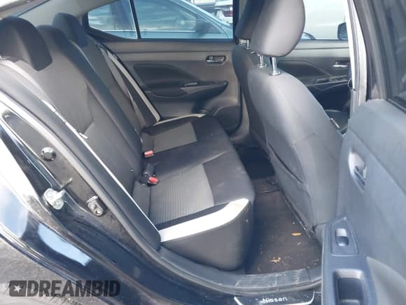 ✅ 2021 Nissan Versa SV • VIN: 3N1CN8EVXML813522 • Lot: 43657223. Wystawiony na IAAI z przebiegiem 99 298 mil. Bezpłatny archiwum sprzedaży aukcyjnych z USA i szczegółowy raport historii pojazdu na DreamBid. Zdjęcie 8.