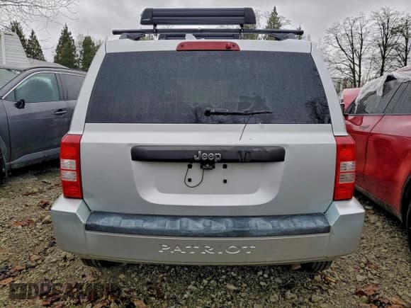 ✅ 2009 Jeep Patriot Sport • VIN: 1J4FT28B99D126389 • Lot: 92675745. Listed on Copart with 292,882 mi. Free auction sales archive from the USA and detailed vehicle history report at DreamBid. Image 6.