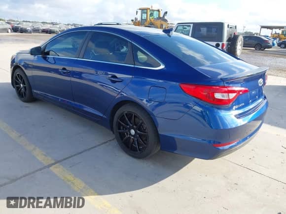 2016 Hyundai Sonata SE z VIN 5NPE24AF2GH347577, wystawiony jako IAAI lot #42994626 z przebiegiem 142 422 mil mil oraz . Historia ofert i sprzedaży dostępna na DreamBid. Obrazek 3.