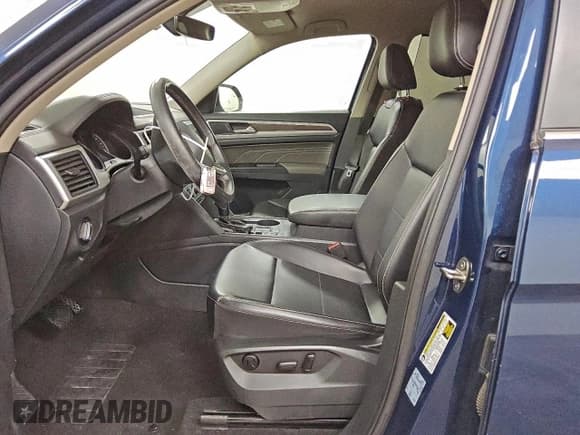 ✅ 2021 Volkswagen Atlas SE • VIN: 1V2WR2CA2MC551825 • Lot: 93761515. Wystawiony na Copart z przebiegiem 152 144 mil. Bezpłatny archiwum sprzedaży aukcyjnych z USA i szczegółowy raport historii pojazdu na DreamBid. Zdjęcie 7.