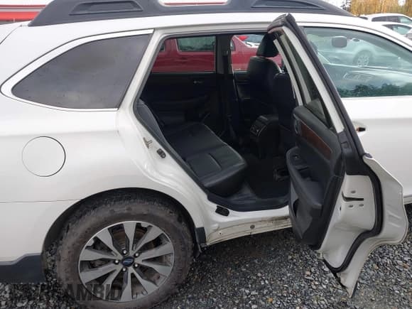 ✅ 2015 Subaru Outback Limited • VIN: 4S4BSENC9F3336316 • Lot: 43644164. Wystawiony na IAAI z przebiegiem 234 287 mil. Bezpłatny archiwum sprzedaży aukcyjnych z USA i szczegółowy raport historii pojazdu na DreamBid. Zdjęcie 8.